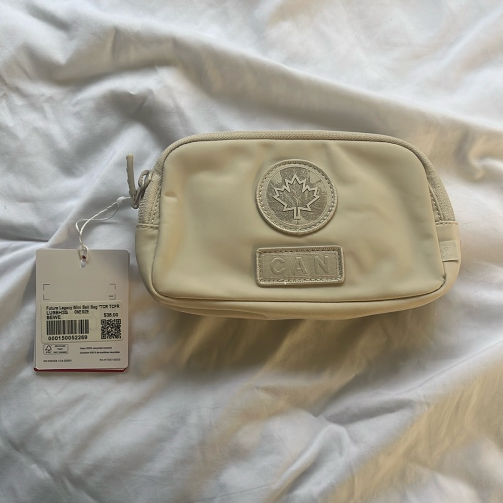 NWT Lululemon Canada Mini Belt Bag